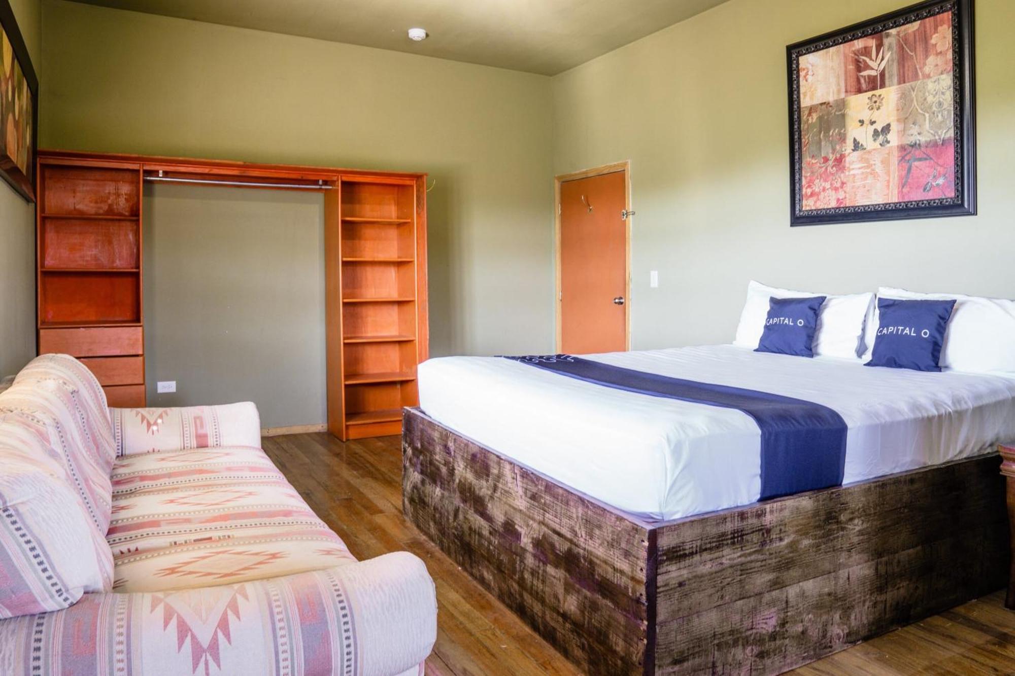 טקאטה Capital O Hotel Villa Azura מראה חיצוני תמונה